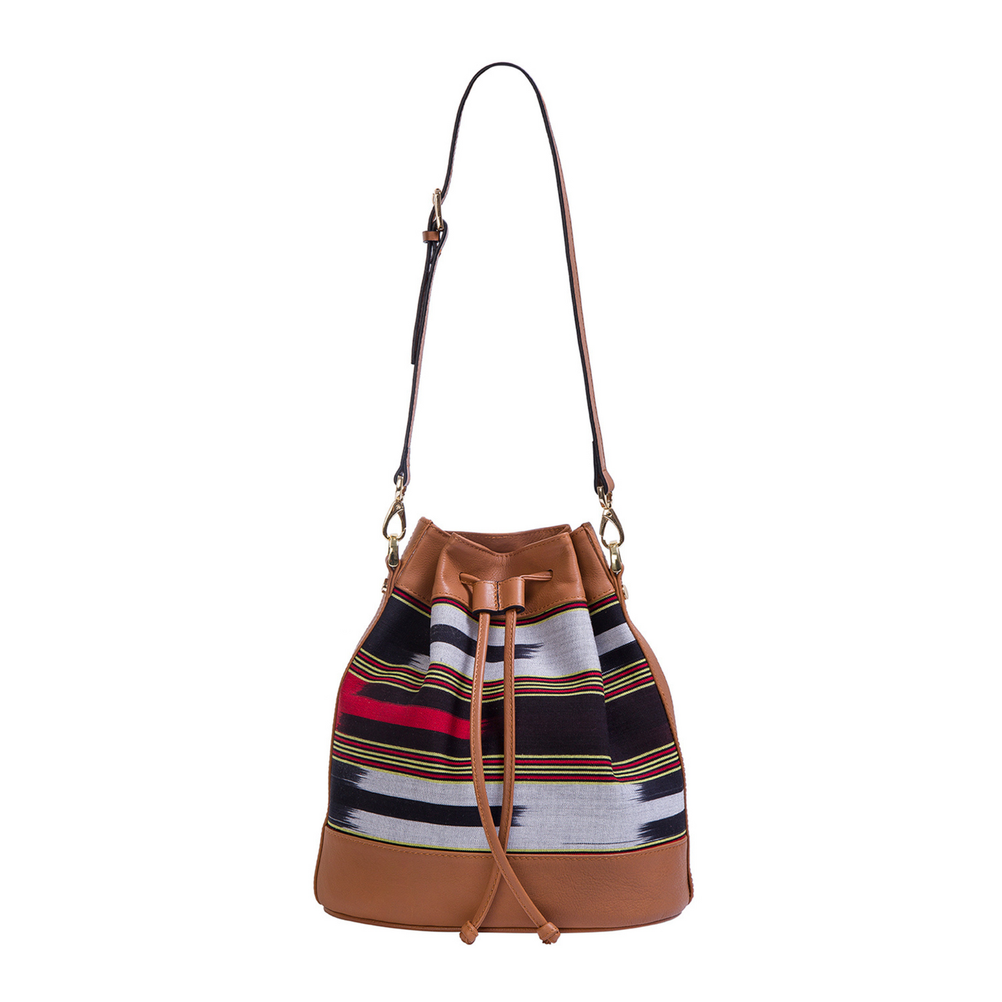 Kuz model. Handwoven fabric on the body and genuine leather detailings. Worn in three ways: hand, shoulder and backpack bag.